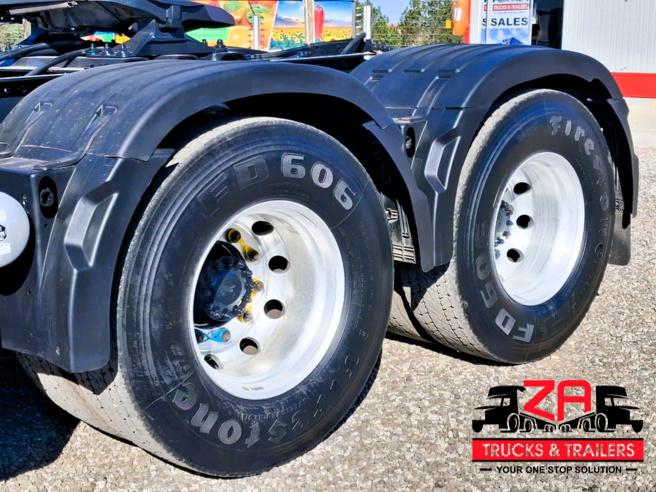 2021 UD QUON GW26.460