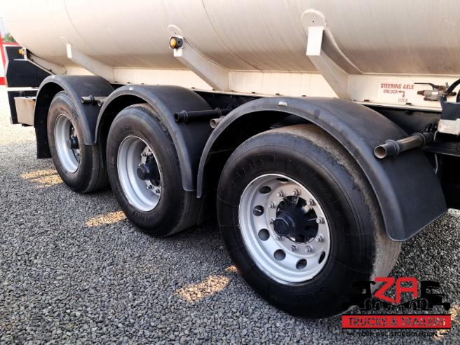 2003 TANK CLINIC FUEL TANKER