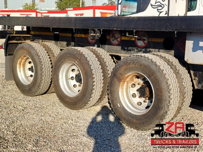 2025 PARAMOUNT TRI-AXLE FLAT DECK TRAILER