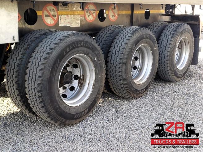 2025 PARAMOUNT TRI-AXLE FLAT DECK TRAILER