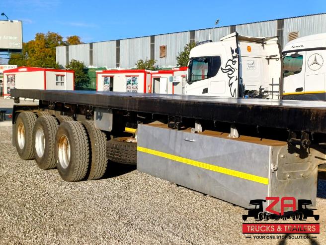 2025 PARAMOUNT TRI-AXLE FLAT DECK TRAILER