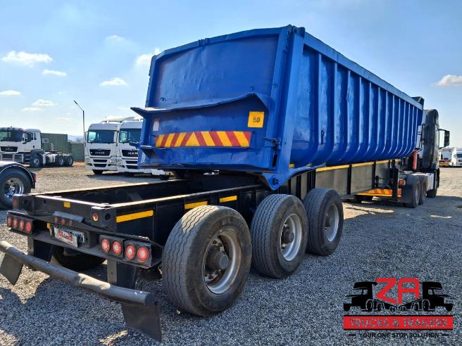 2013 HENRED FREUHAUF 30 CUBE TRI-AXLE SLIDER SLOPER