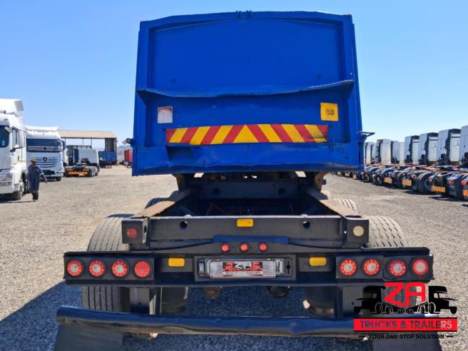2013 HENRED FREUHAUF 30 CUBE TRI-AXLE SLIDER SLOPER