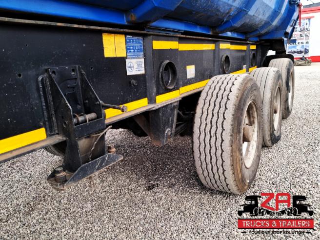 2012 AFRIT 30 CUBE TRI-AXLE SLOPER