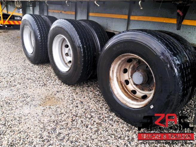 2013 PARAMOUNT TRI-AXLE FLAT DECK TRAILER