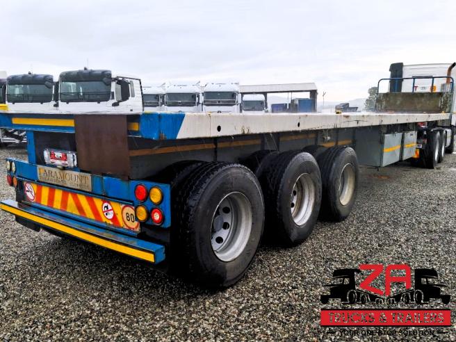 2013 PARAMOUNT TRI-AXLE FLAT DECK TRAILER