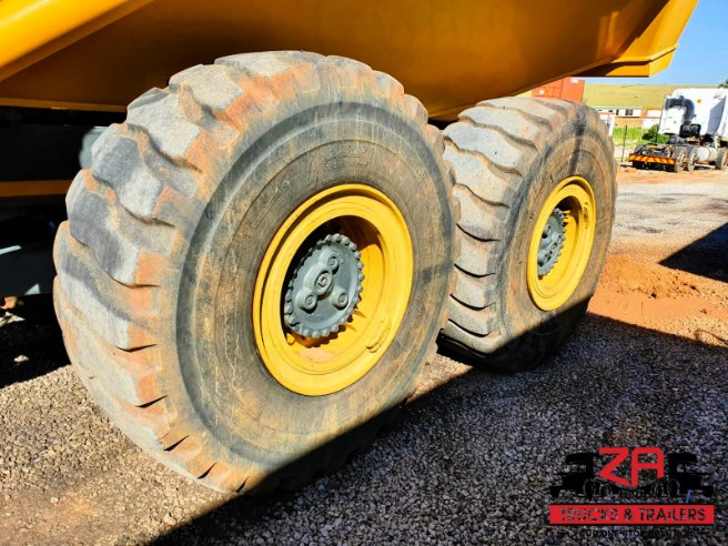 2011 KOMATSU HM300-2 ARTICULATED DUMP TRUCK