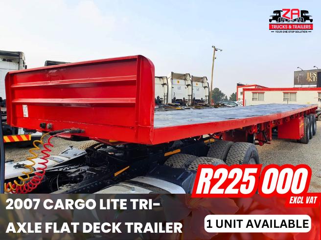 2007 CARGO LITE TRI AXLE FLAT DECK TRAILER #061