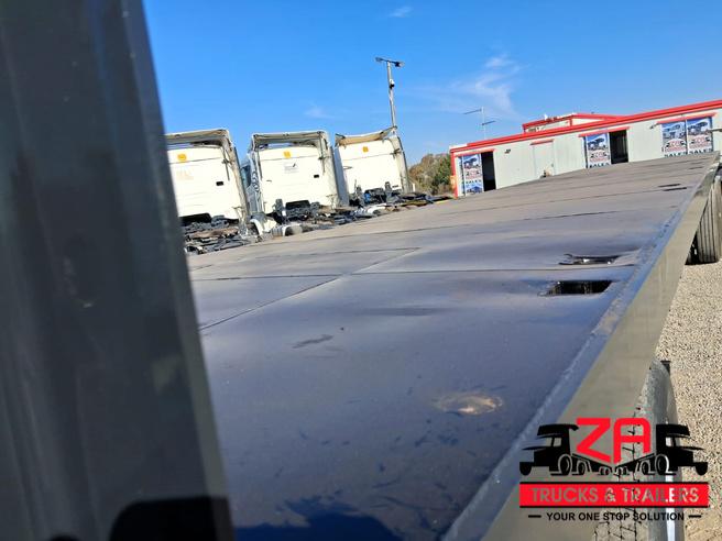 2021 HENRED FRUEHAUF TRI-AXLE FLAT DECK TRAILER